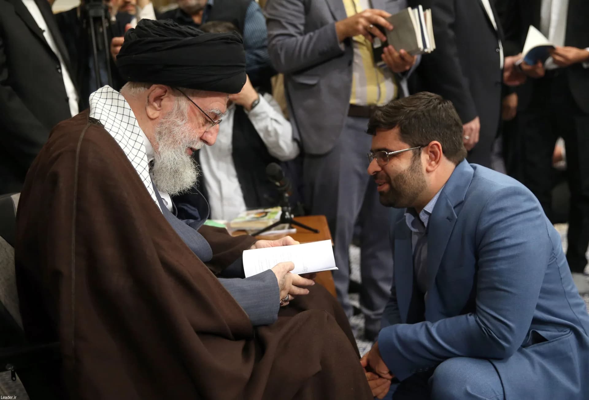 دیدار شاعران با رهبر انقلاب +تصاویر2 — تصویر 16