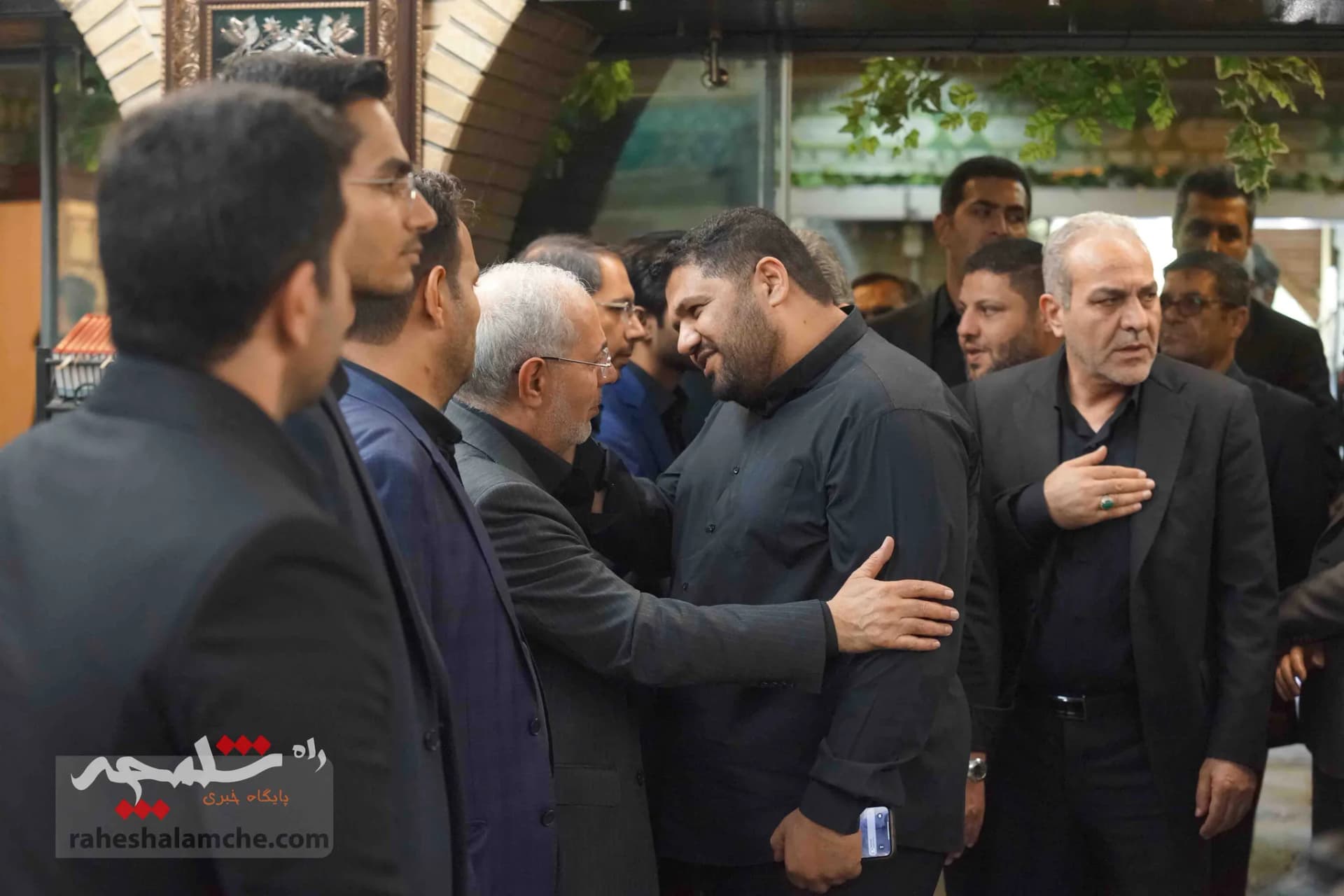 احمدینژادیها برای ختم همسر مرتضی تمدن سنگ تمام گذاشتند +تصاویر — تصویر 62