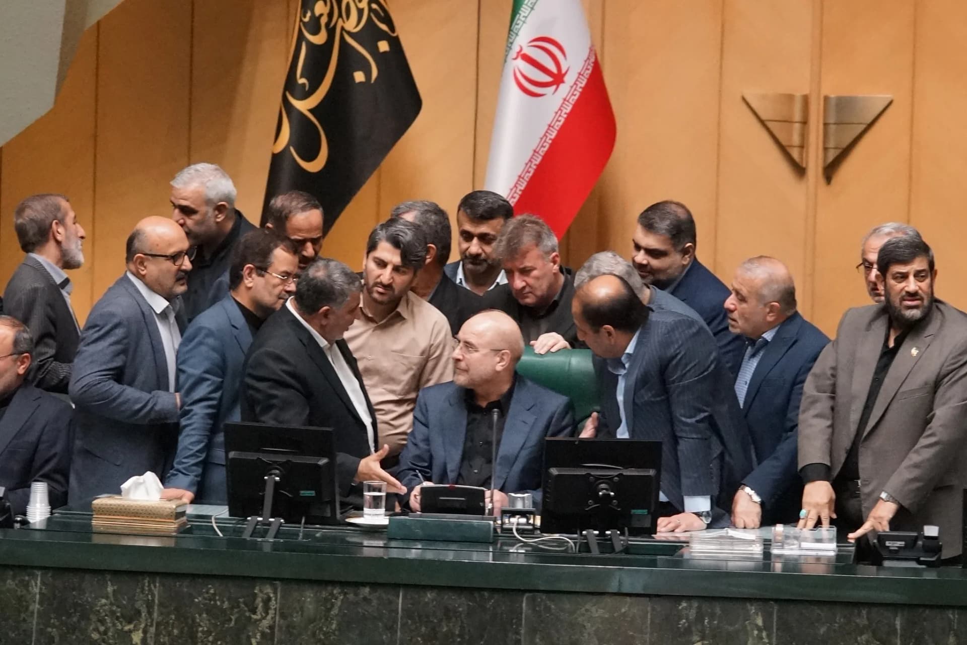 تحصن نمایندگان شمالی در صحن علنی امروز مجلس +تصاویر — تصویر 5
