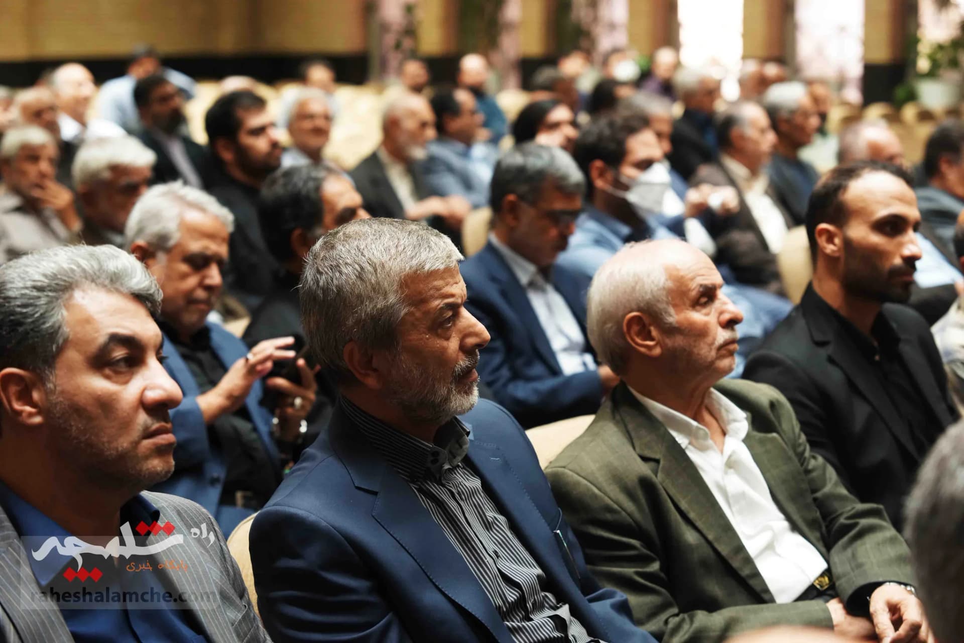 همه شخصیتهایی که در مراسم ختم مادر زریبافان شرکت کرده بودند +تصاویر — تصویر 71
