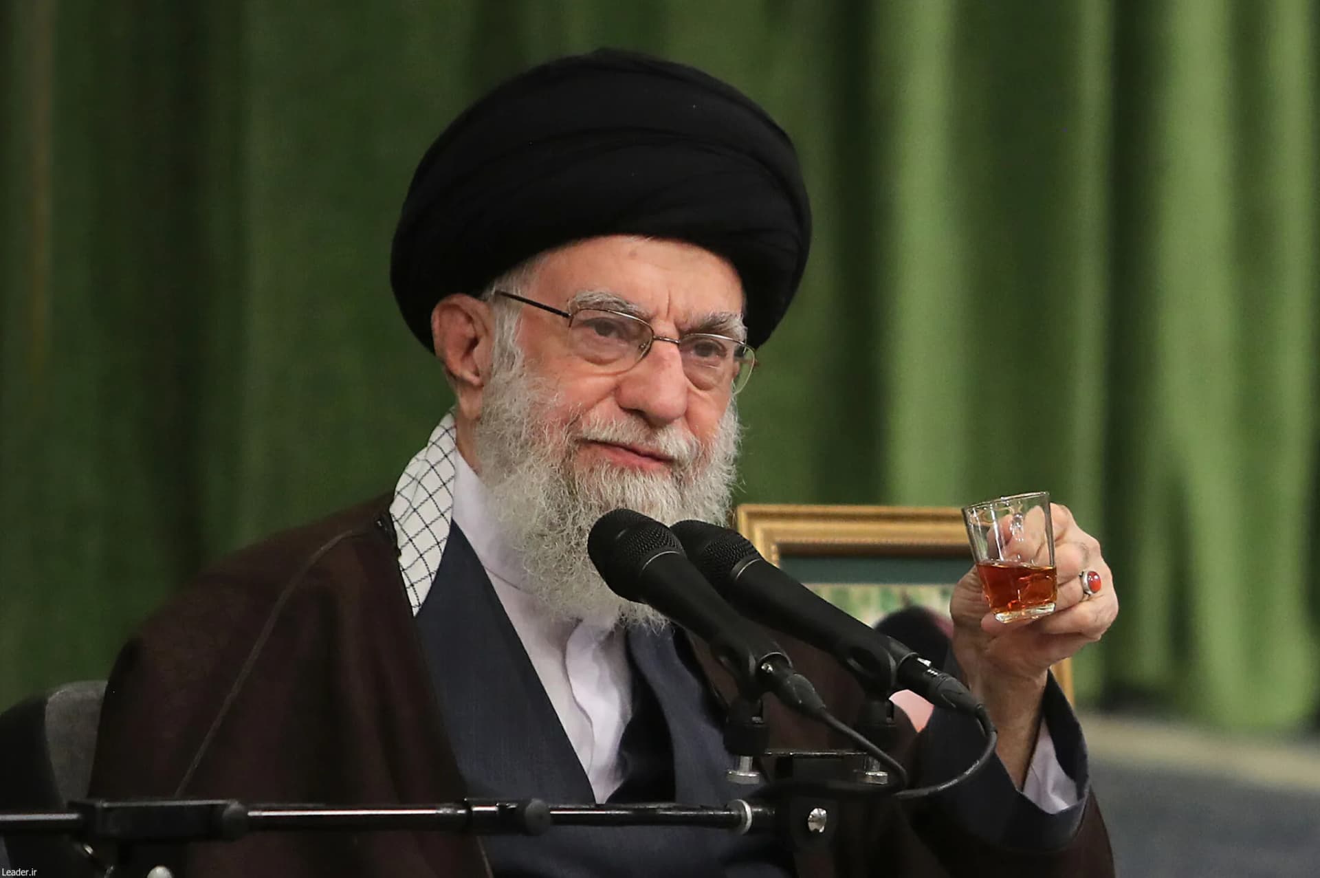 دیدار شاعران با رهبر انقلاب +تصاویر2 — تصویر 74