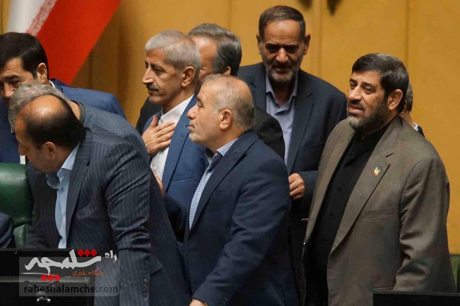 تحصن نمایندگان شمالی در صحن علنی امروز مجلس +تصاویر — تصویر 14