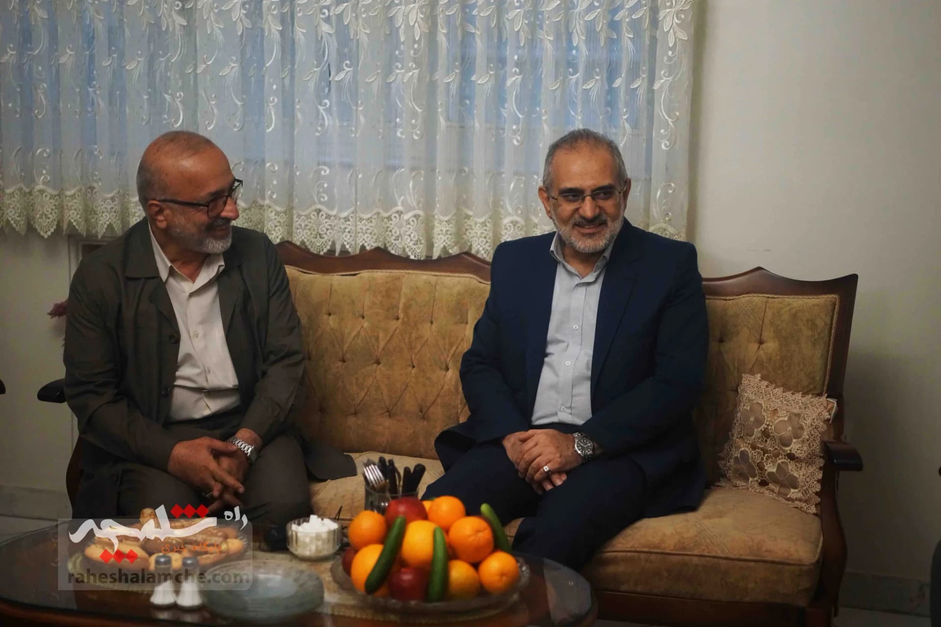 حضور سیدمحمد حسینی در منزل سه شهید +تصاویر — تصویر 12
