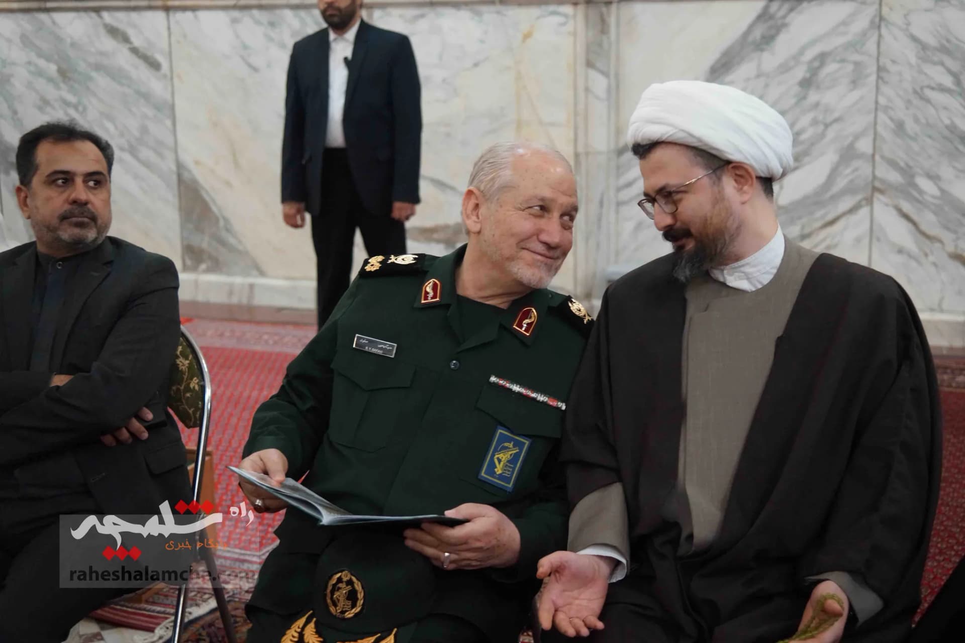 همه شخصیتهایی که در مراسم ترحیم آیتالله امام کاشانی حضور داشتند +تصاویر — تصویر 40