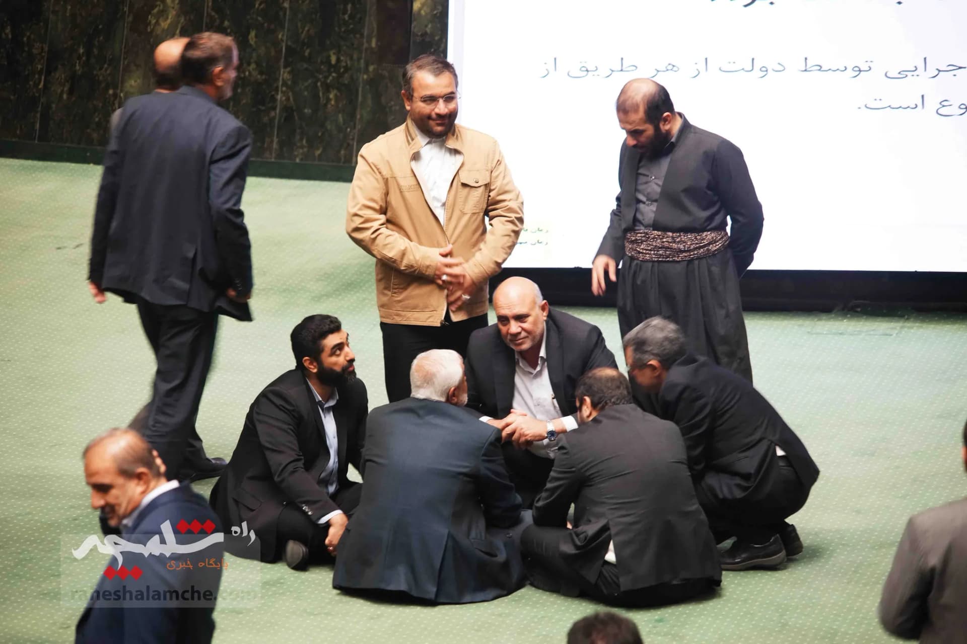 تصاویر اختصاصی راه شلمچه از تحصن نماینده تهران در مجلس — تصویر 21