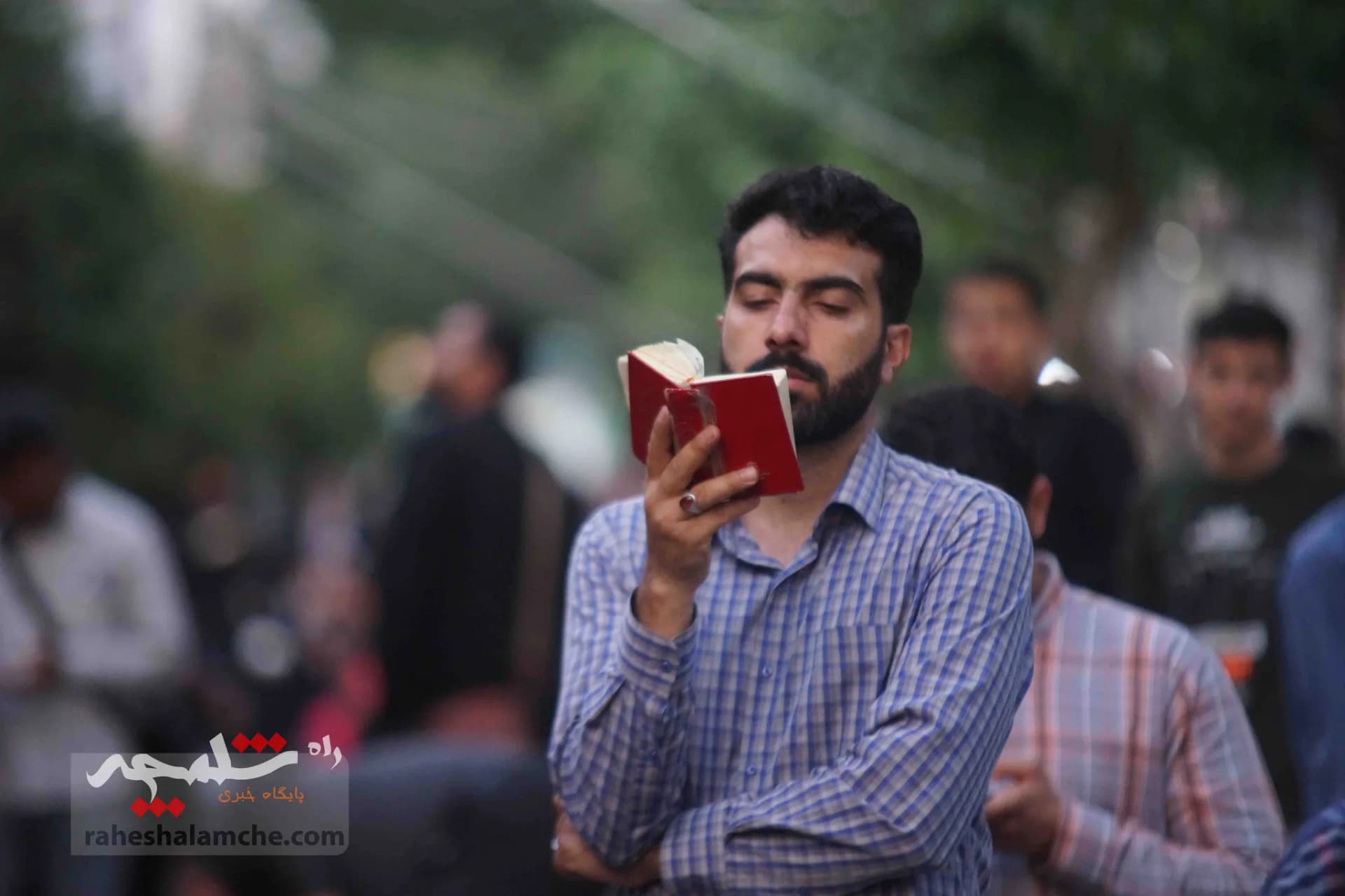 طنین دعای پرفیض عرفه در خیابان 17 شهریور تهران — تصویر 9