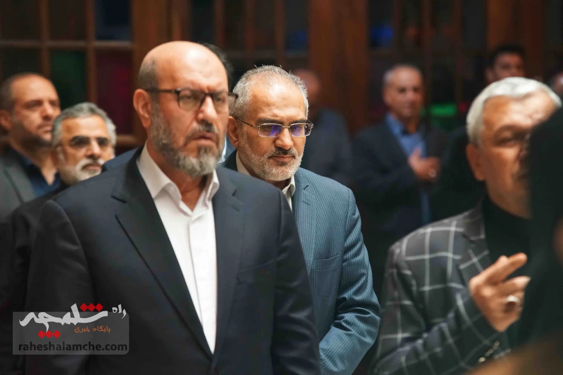 همه شخصیتهایی که در مراسم ختم مادر زریبافان شرکت کرده بودند +تصاویر — تصویر 92