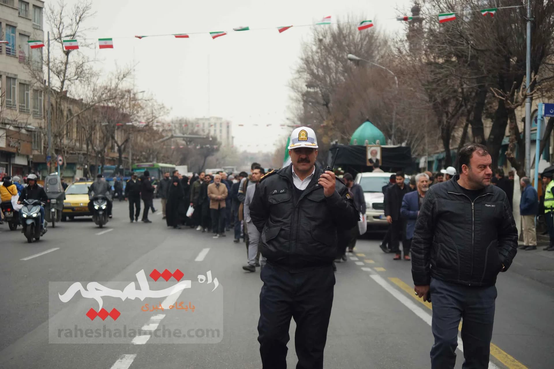 تشییع پیکر آیتالله امامی کاشانی +تصاویر — تصویر 37