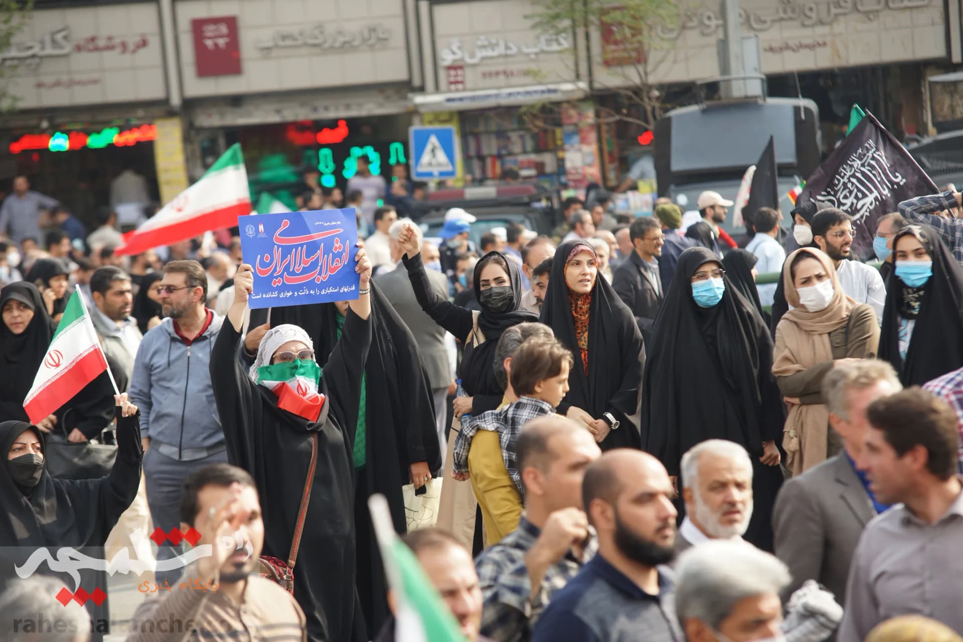 راهپیمایی عظیم تهرانیها با شعار؛ «سپاه انقلابی، انتقام انتقام» +تصاویر — تصویر 43