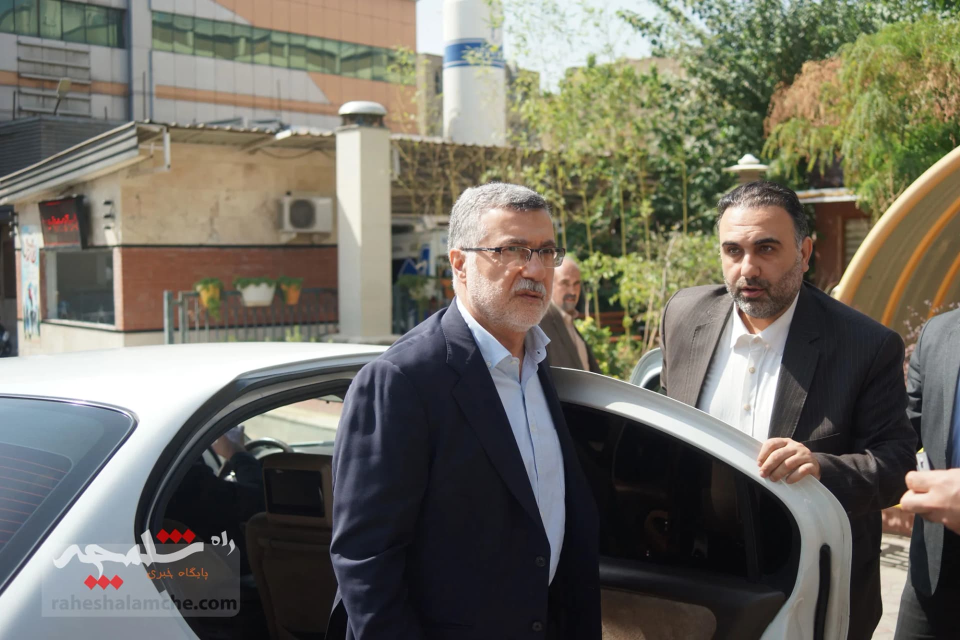 حضور ظفرقندی در بیمارستان امیراعلم تهران+ تصاویر — تصویر 33