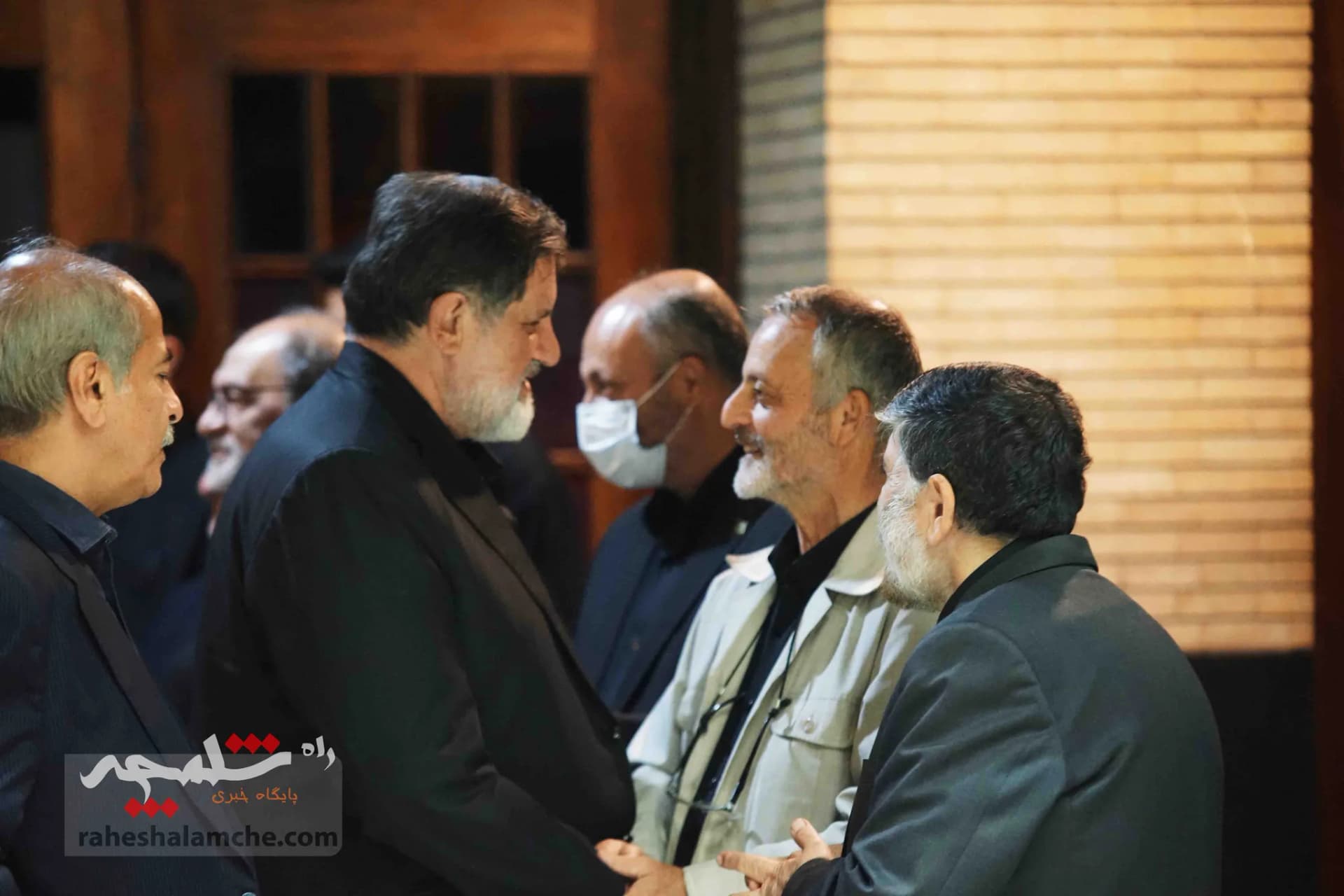 همه شخصیتهایی که در مراسم ختم مادر زریبافان شرکت کرده بودند +تصاویر — تصویر 51