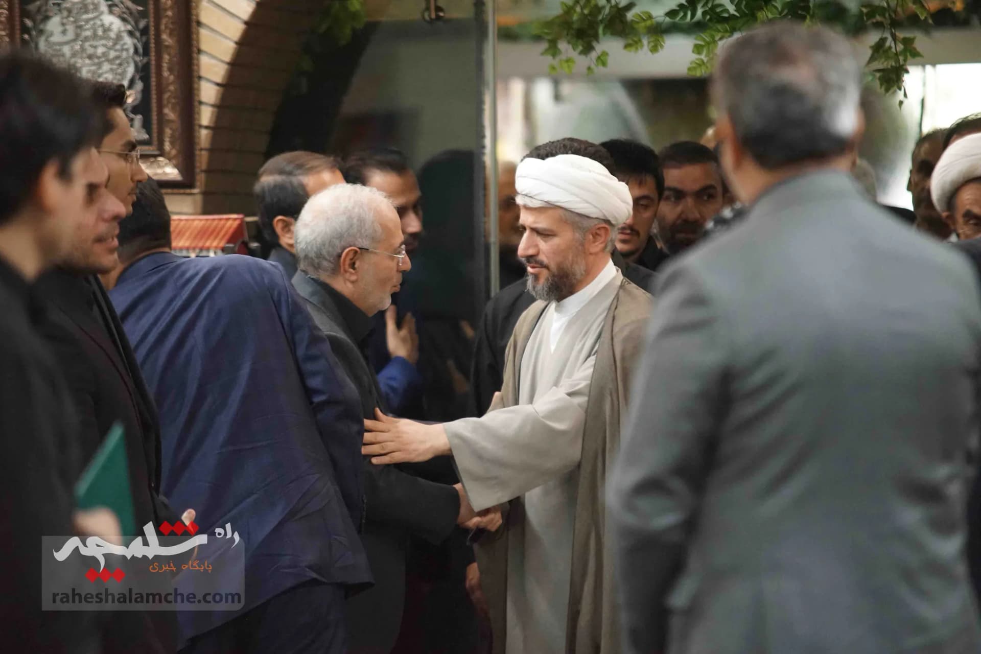 احمدینژادیها برای ختم همسر مرتضی تمدن سنگ تمام گذاشتند +تصاویر — تصویر 32