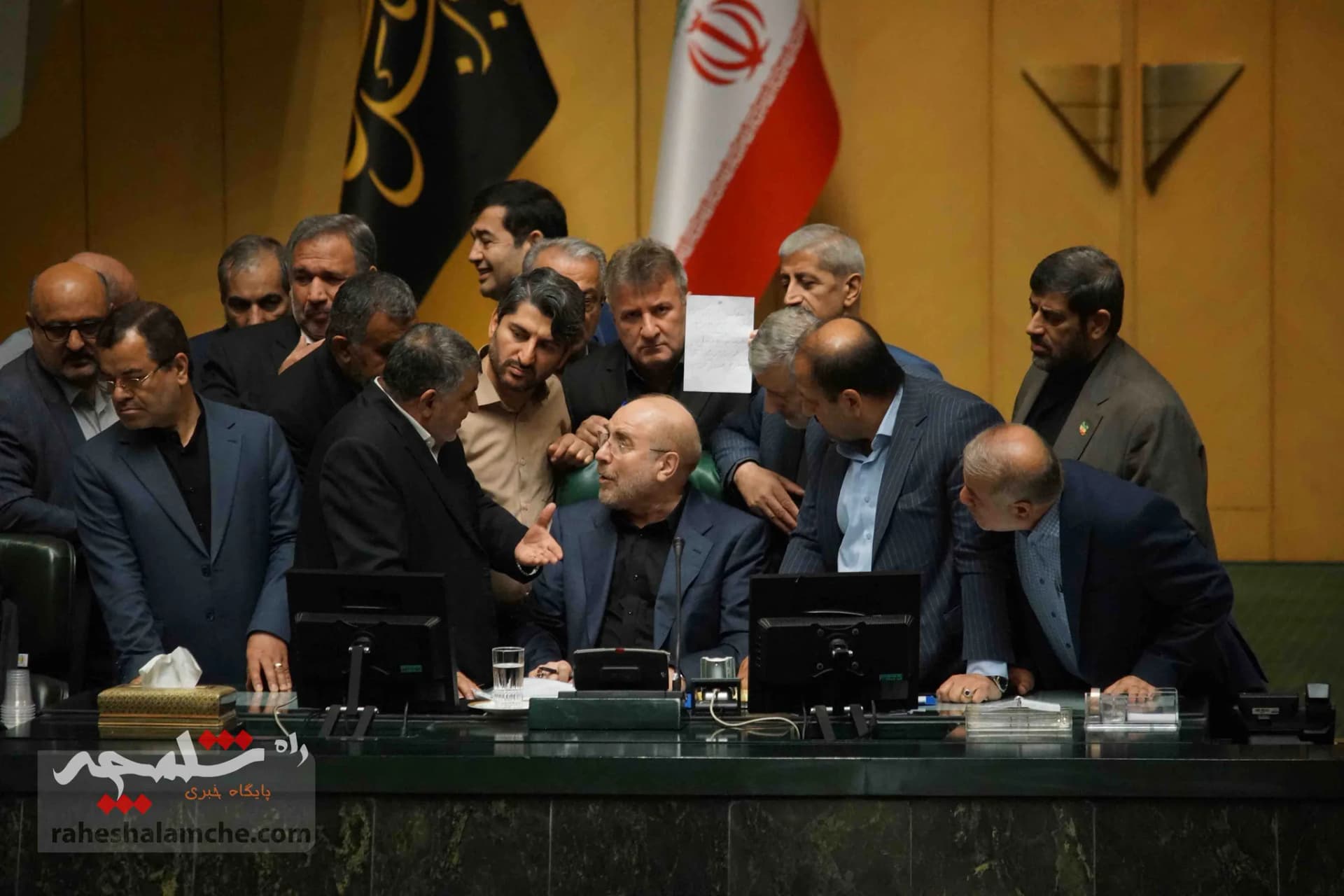 تحصن نمایندگان شمالی در صحن علنی امروز مجلس +تصاویر — تصویر 21