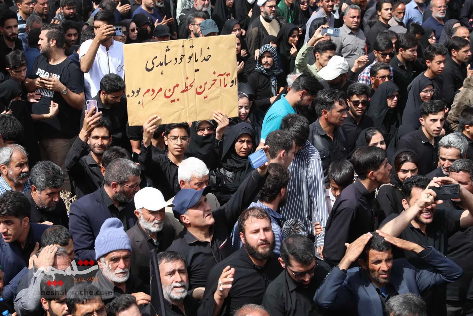استقبال عجیب مردم بیرجند از رئیسجمهور شهید +تصاویر — تصویر 18