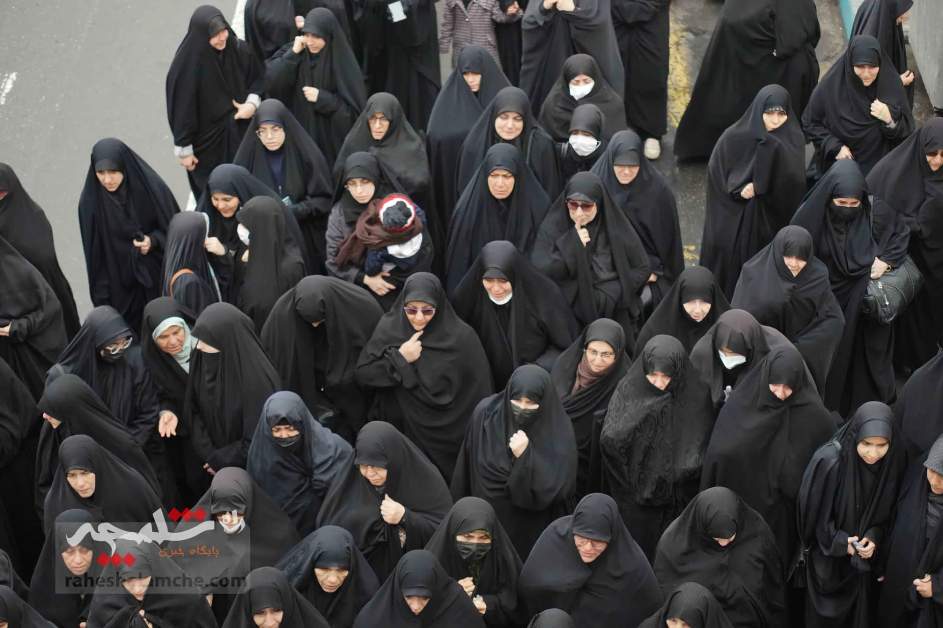 تشییع پیکر آیتالله امامی کاشانی +تصاویر — تصویر 46