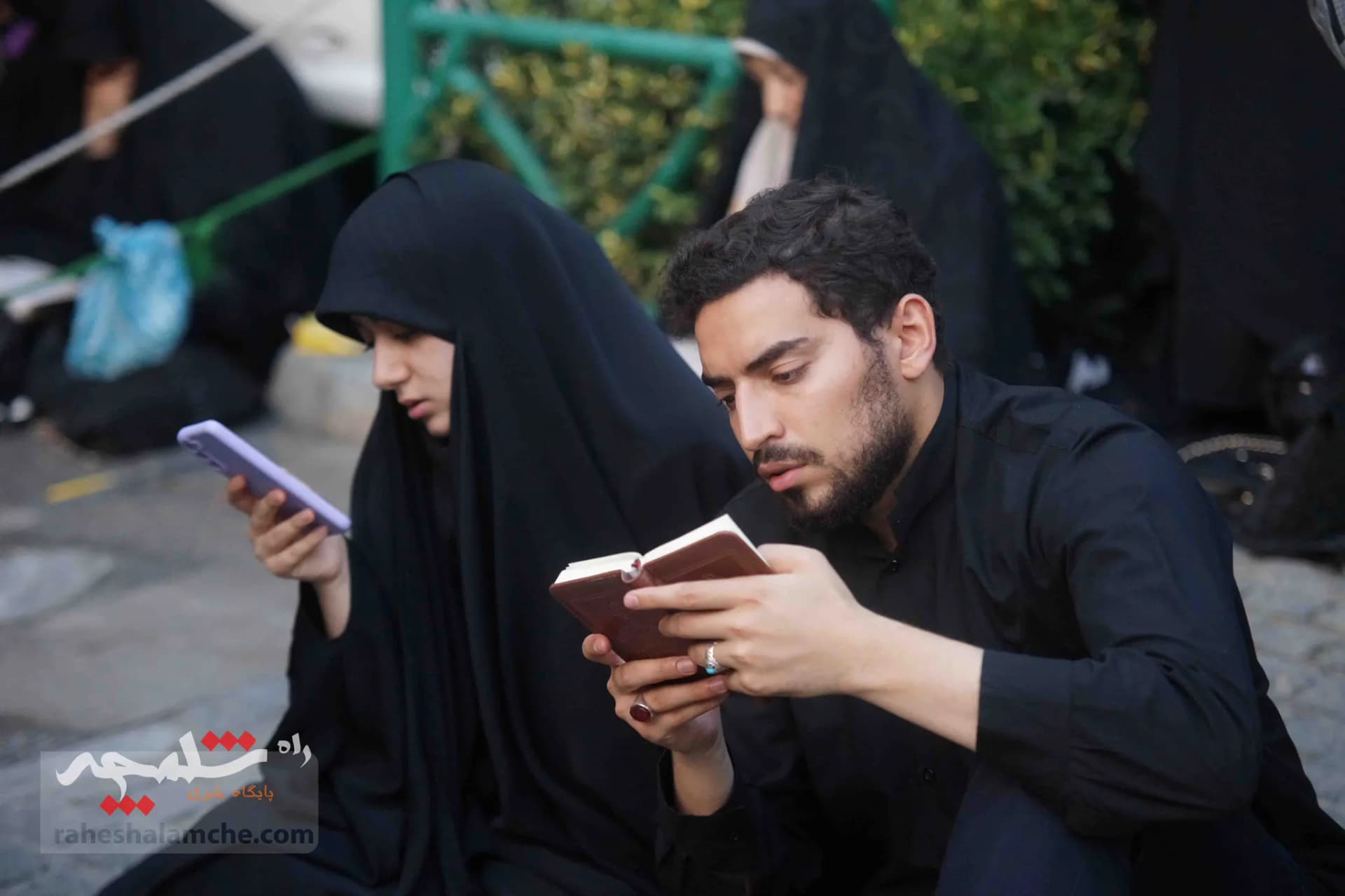 طنین دعای پرفیض عرفه در خیابان 17 شهریور تهران — تصویر 13