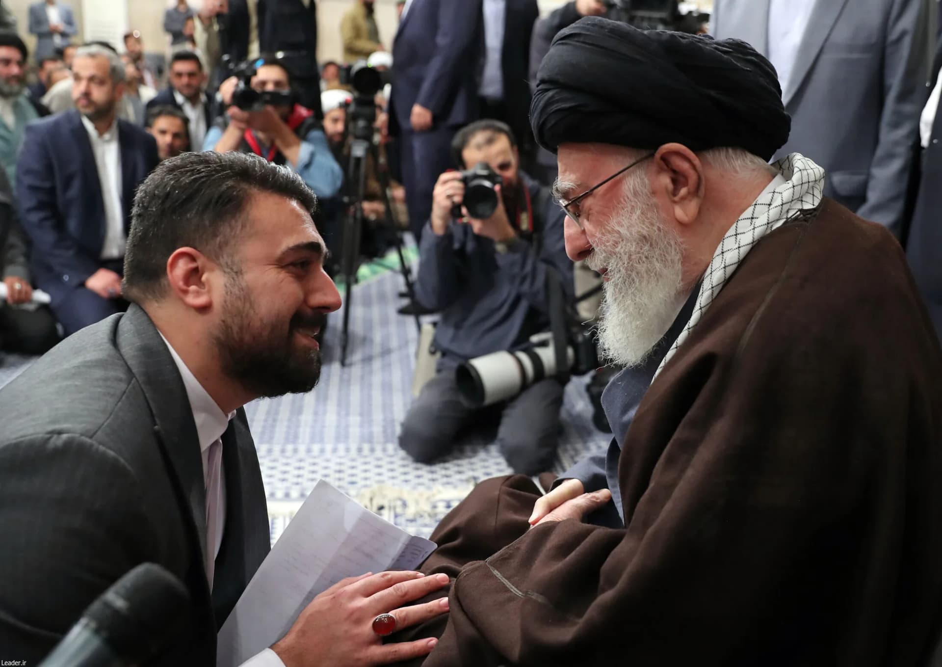 دیدار شاعران با رهبر انقلاب +تصاویر2 — تصویر 26
