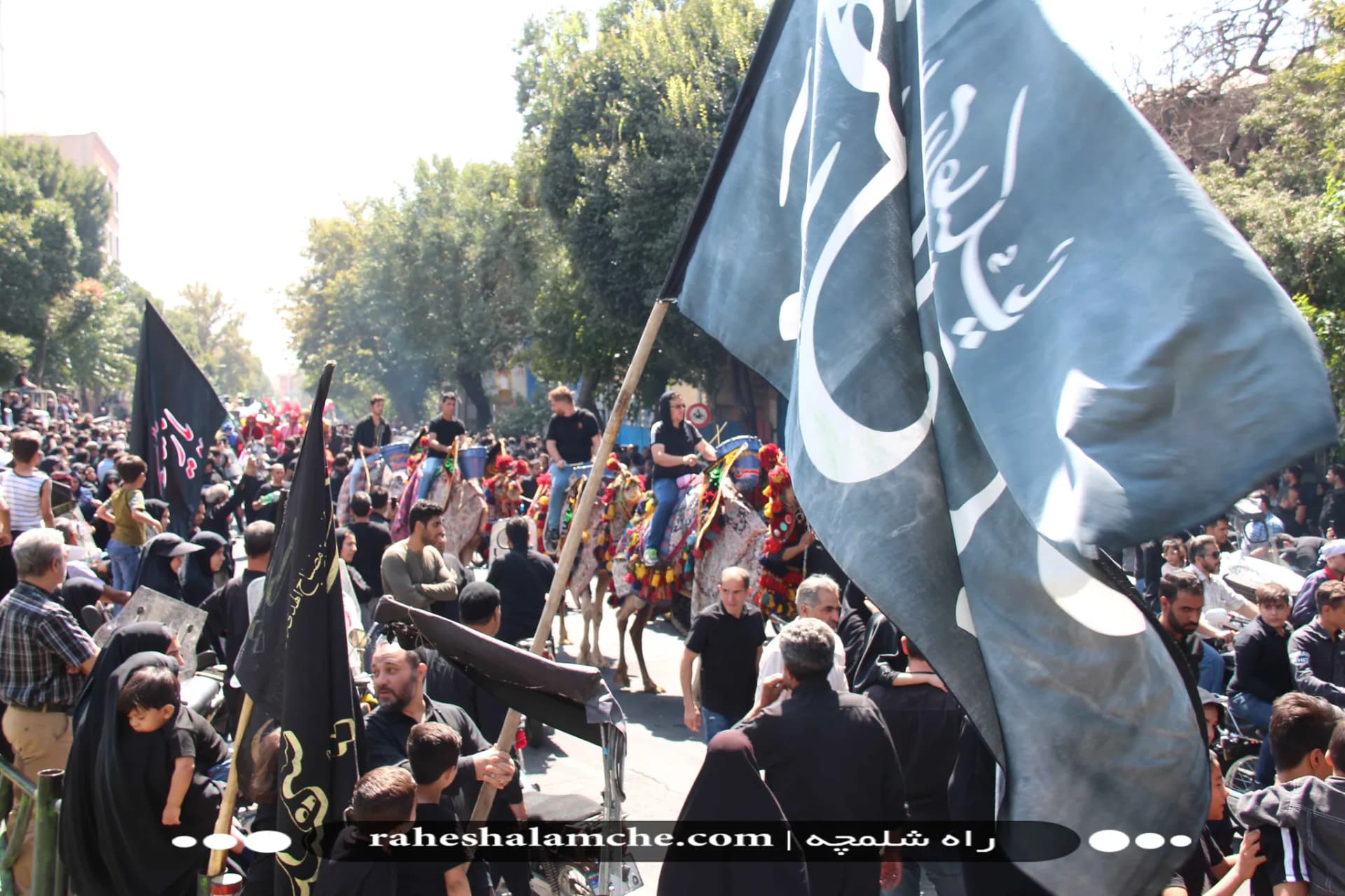 بزرگ ترین کاروان علامت کشی و دسته عزاداری بنیاسد در تهران/ تصاویر — تصویر 63