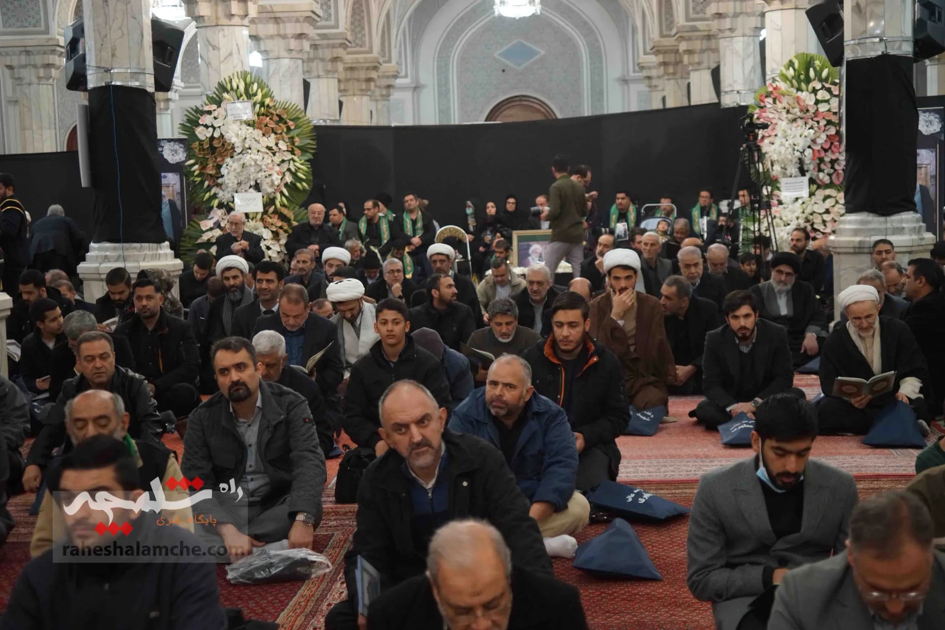 همه شخصیتهایی که در مراسم ترحیم آیتالله امام کاشانی حضور داشتند +تصاویر — تصویر 65