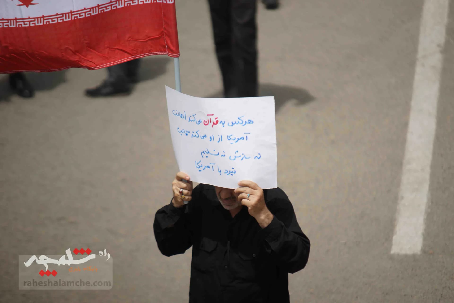 نمازگزاران تهرانی، اهانت مجدد به قرآن کریم در سوئد را محکوم کردند +تصاویر — تصویر 14