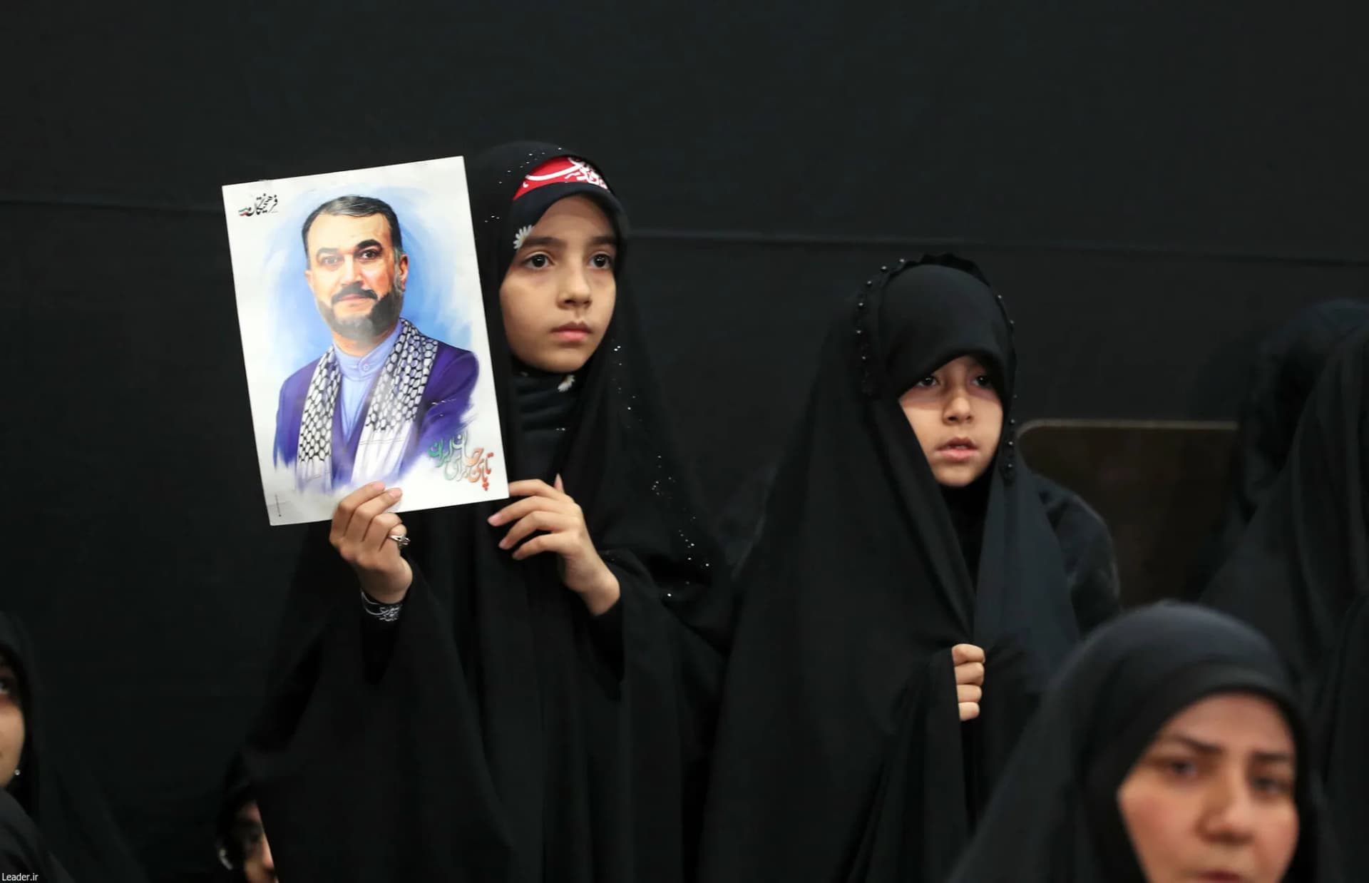 مراسم شام غریبان سیدالشهد(ع) با حضور رهبر انقلاب +تصاویر — تصویر 52
