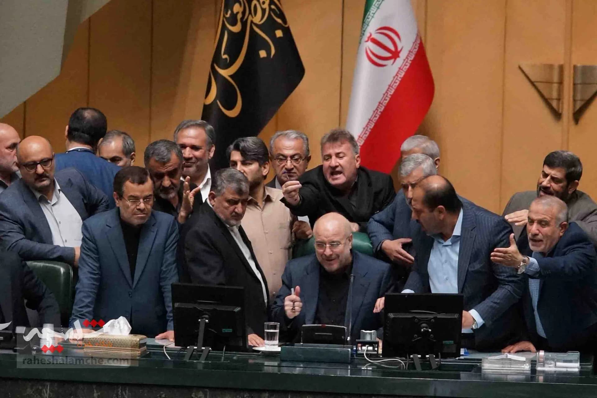 تحصن نمایندگان شمالی در صحن علنی امروز مجلس +تصاویر — تصویر 24