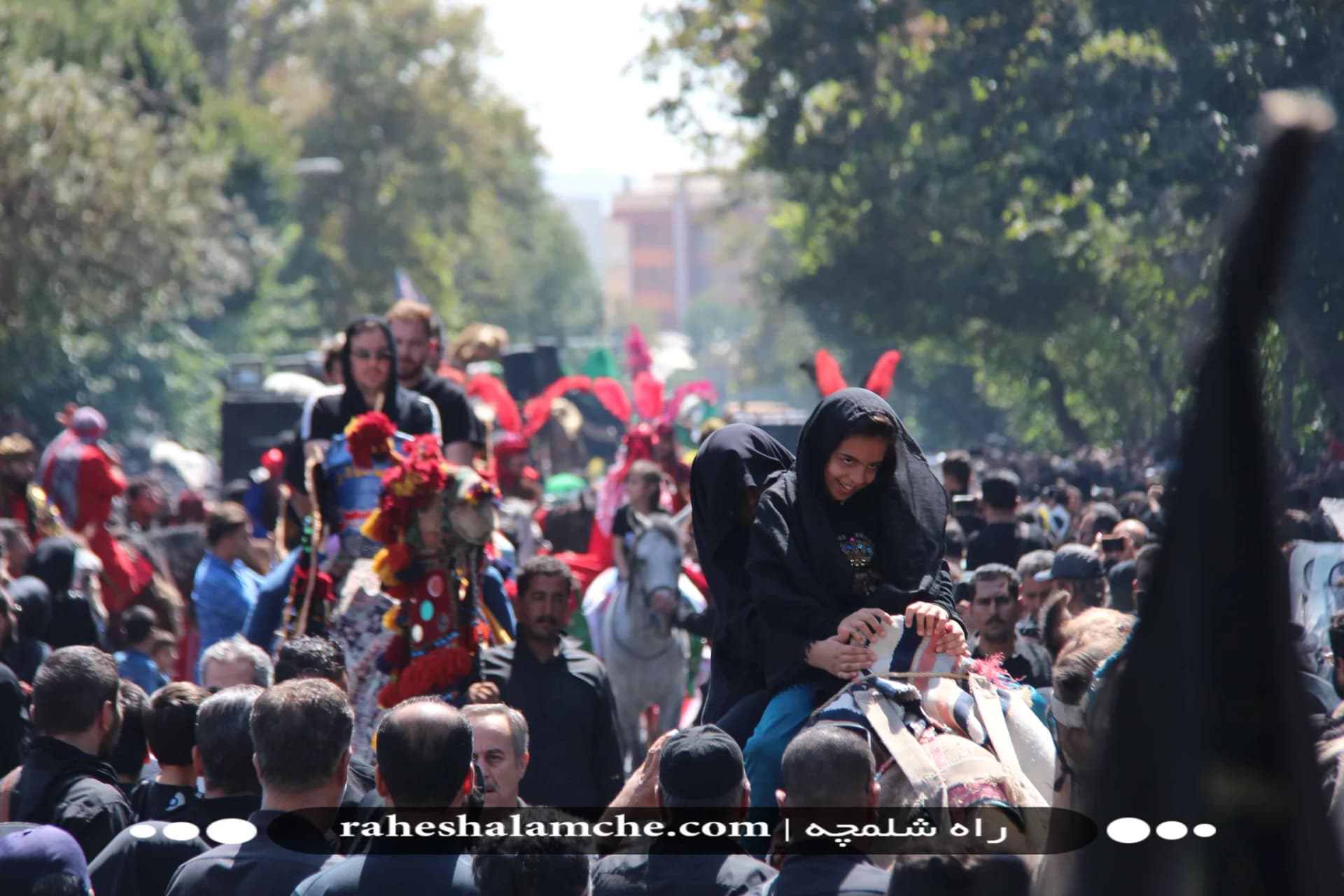 بزرگ ترین کاروان علامت کشی و دسته عزاداری بنیاسد در تهران/ تصاویر — تصویر 13