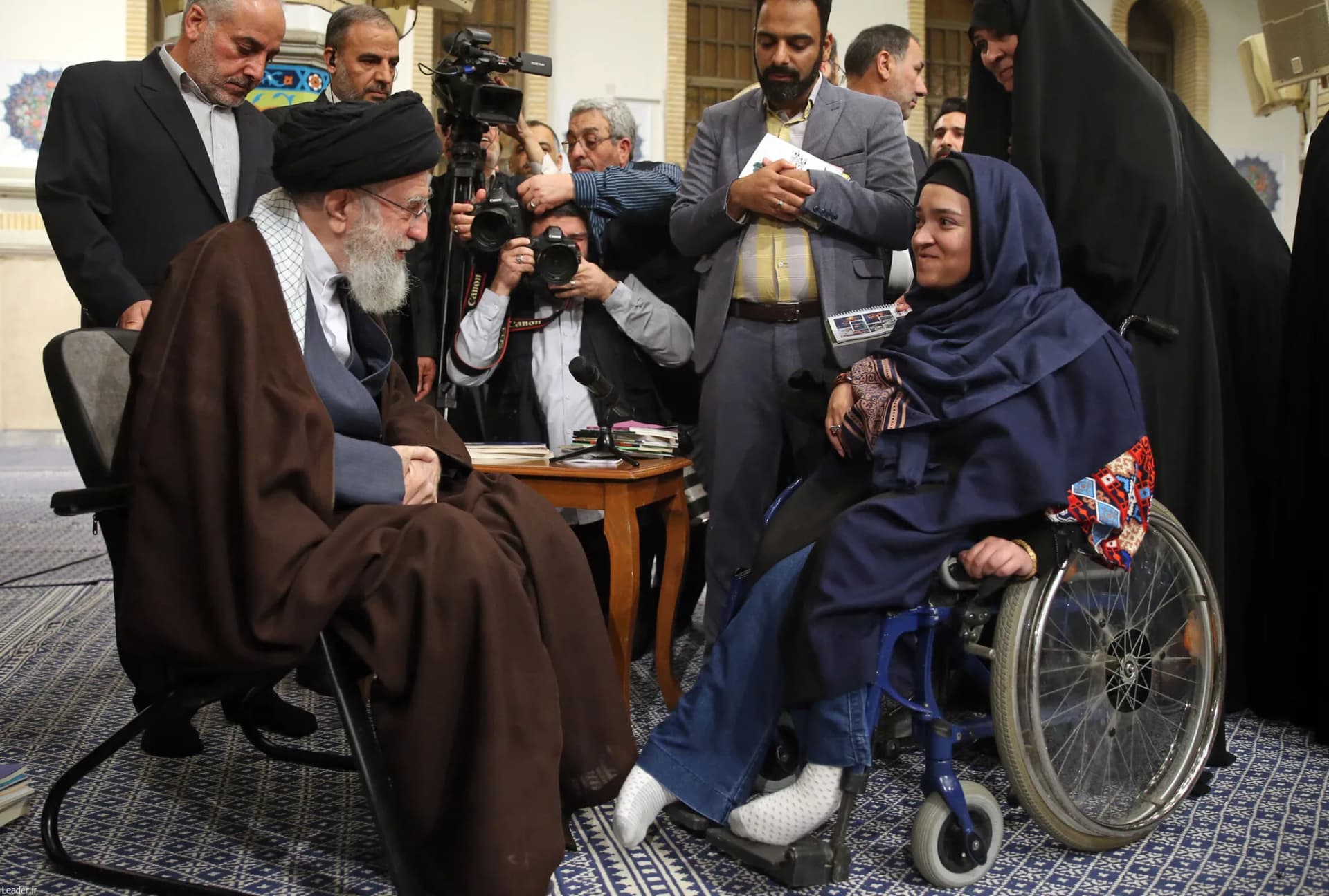 دیدار شاعران با رهبر انقلاب +تصاویر2 — تصویر 15