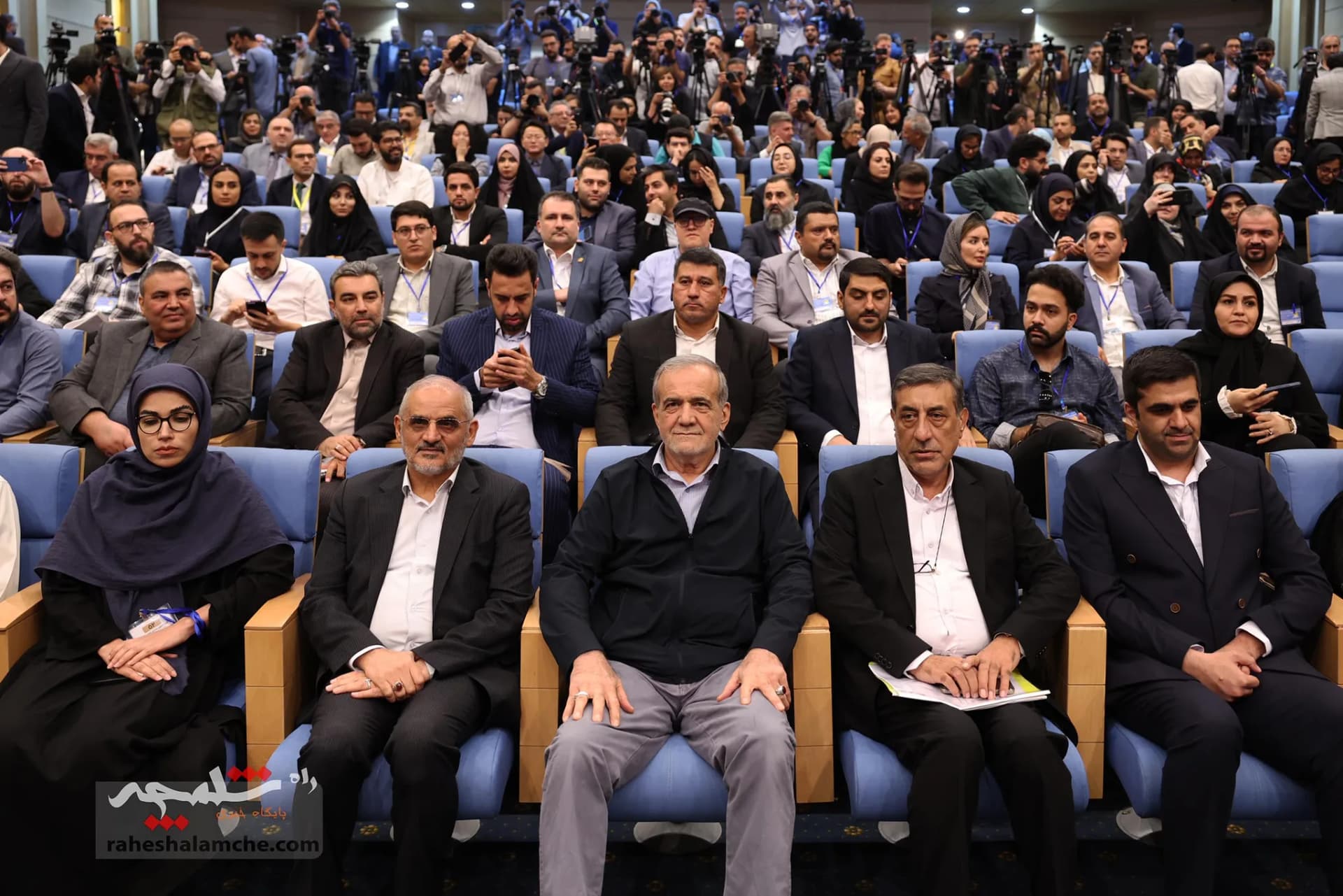 نشست خبری رئیس جمهور +تصاویر — تصویر 17