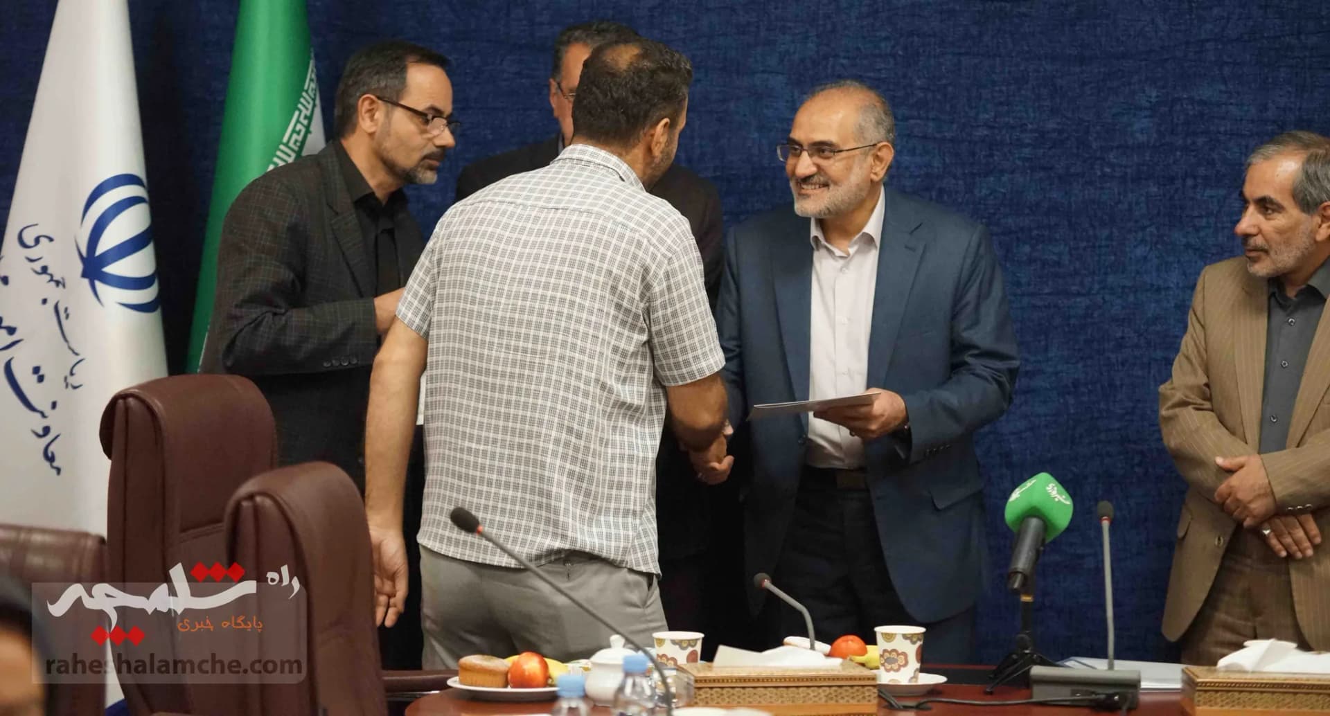 مراسم دیدار و تجلیل سیدمحمد حسینی از خبرنگاران +تصاویر — تصویر 99