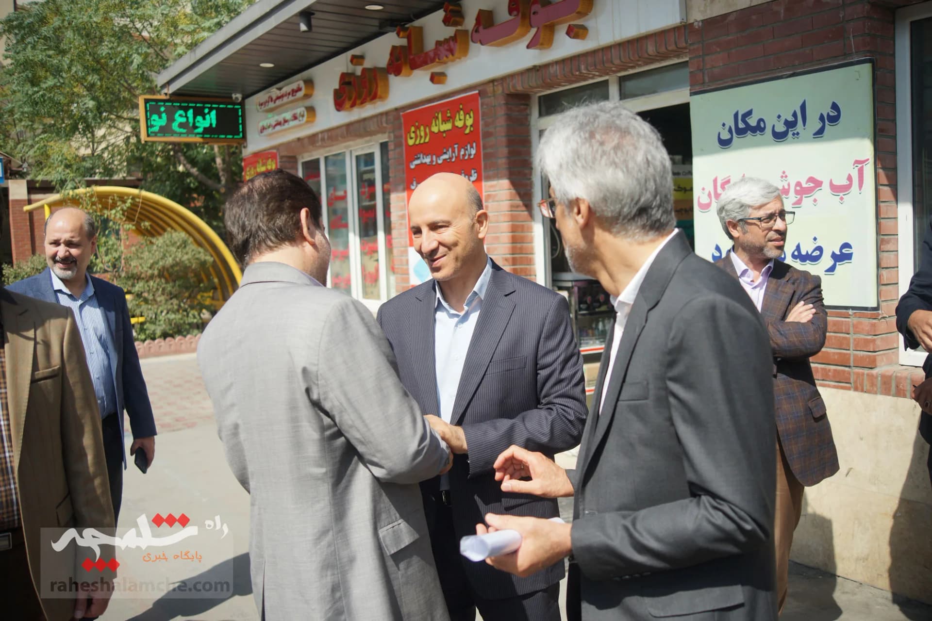 حضور ظفرقندی در بیمارستان امیراعلم تهران+ تصاویر — تصویر 26