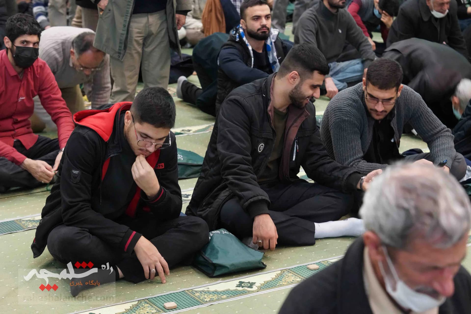 حضور پررنگ جوانان و نوجوانان در نماز جمعه تهران +تصاویر — تصویر 9