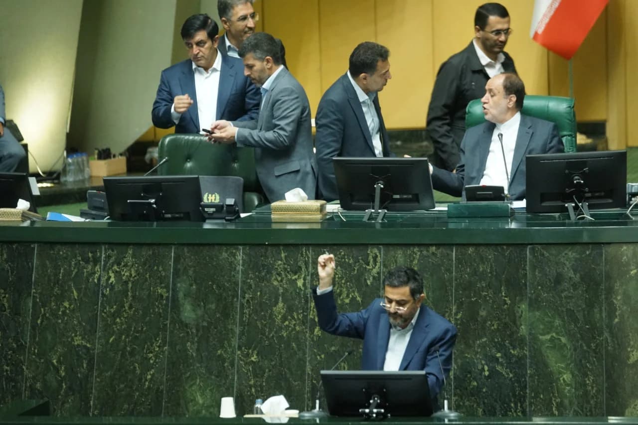 نشست علنی مجلس شورای اسلامی 15 مهر 404 — تصویر 13