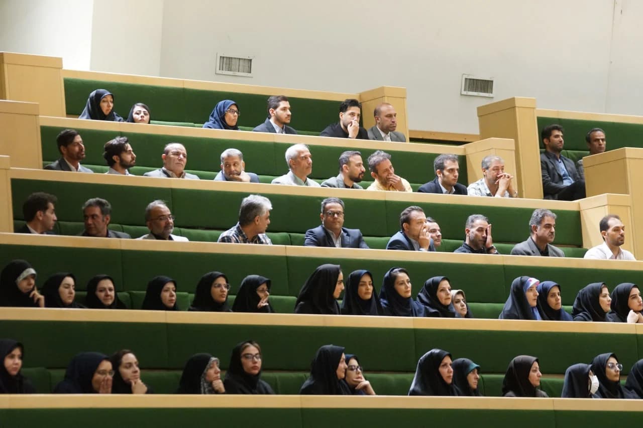 نشست علنی مجلس شورای اسلامی 15 مهر 404 — تصویر 6