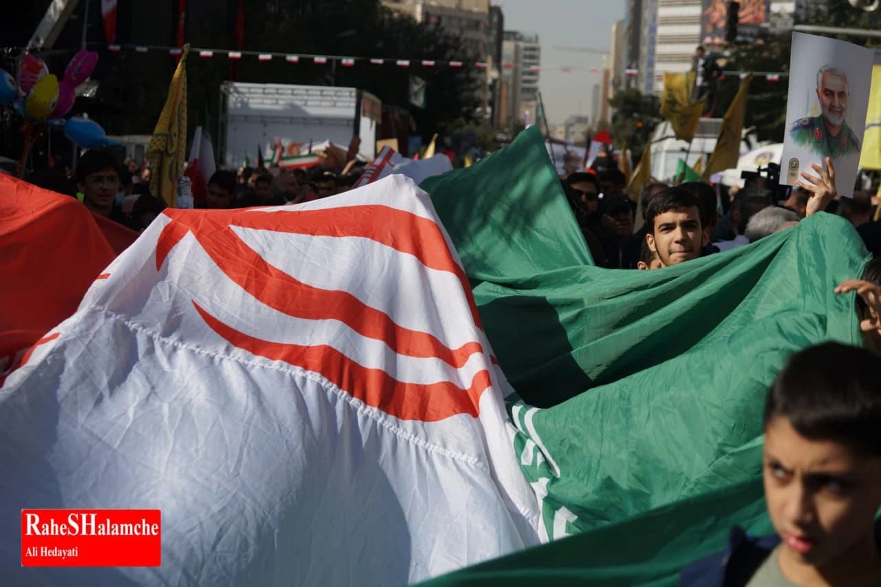 حاشیههای تصویری راهپیمایی یومالله 13 آبان تهران — تصویر 36