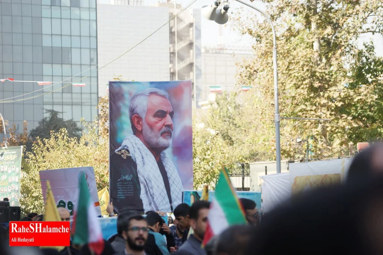 حاشیههای تصویری راهپیمایی یومالله 13 آبان تهران — تصویر 45
