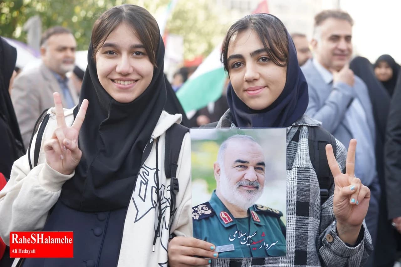 حاشیههای تصویری راهپیمایی یومالله 13 آبان تهران — تصویر 18