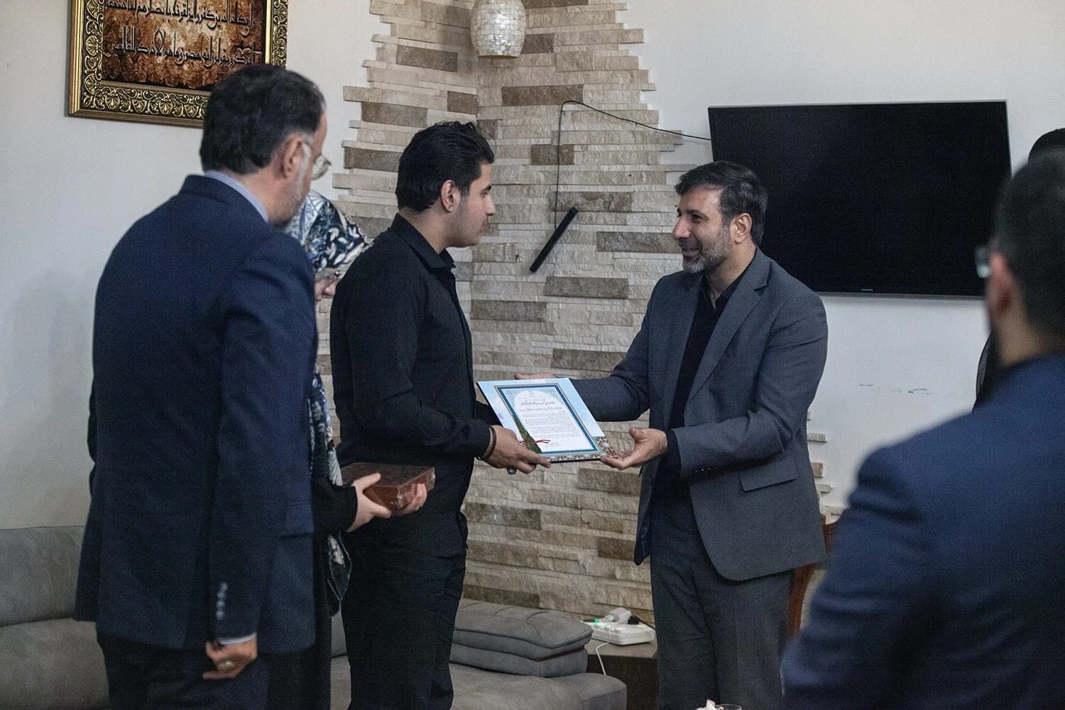 دیدار سخنگوی شورای نگهبان با خانواده شهیده ناظر «الههسادات میرشفیعیان» — تصویر 2