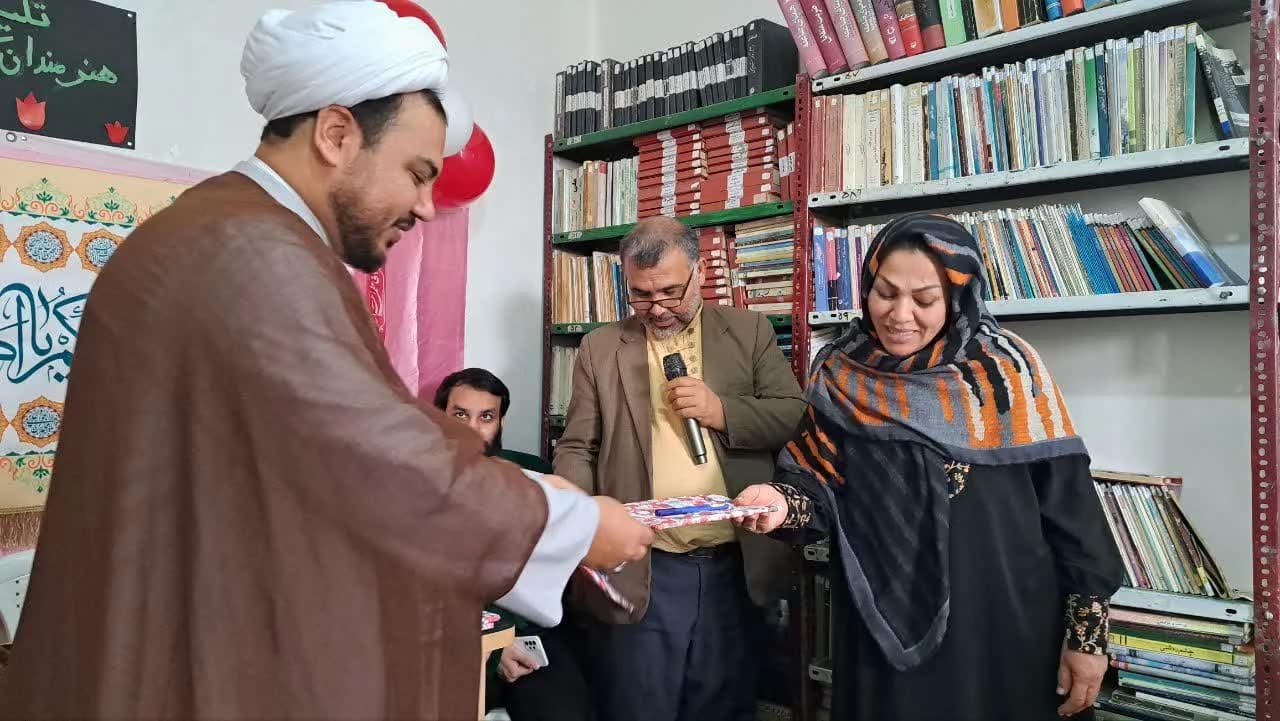 تقدیر از ۴۰ بانوی محله کرامت سیدآباد به مناسبت میلاد حضرت زهرا(س) و روز مادر — تصویر 3