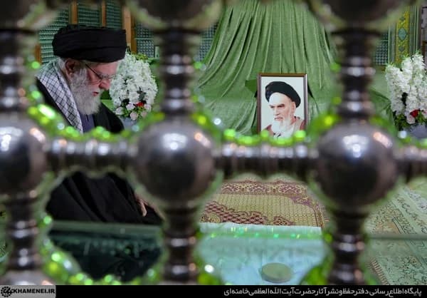 حضور حضرت آیتالله خامنهای در حرم مطهر حضرت امام خمینی(ره) — تصویر 3