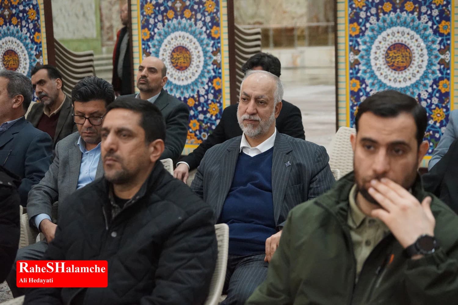 حاشیه مراسم تجدید میثاق نمایندگان مجلس با رهبر کبیر انقلاب در حرم امام خمینی +تصاویر1 — تصویر 50