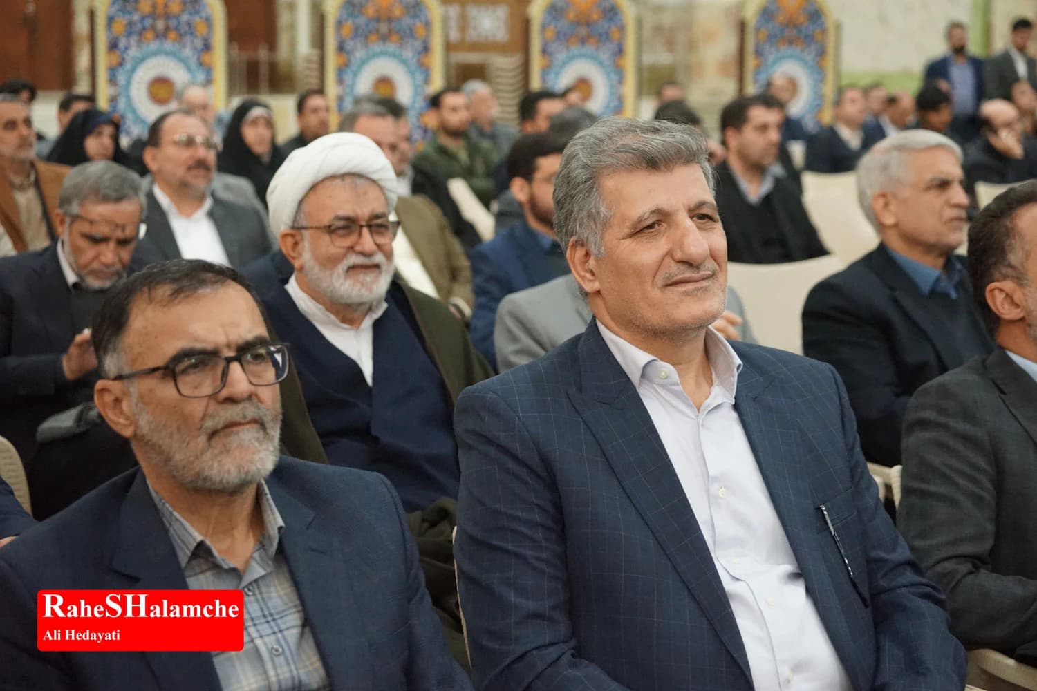 حاشیه مراسم تجدید میثاق نمایندگان مجلس با رهبر کبیر انقلاب در حرم امام خمینی +تصاویر 2 — تصویر 16