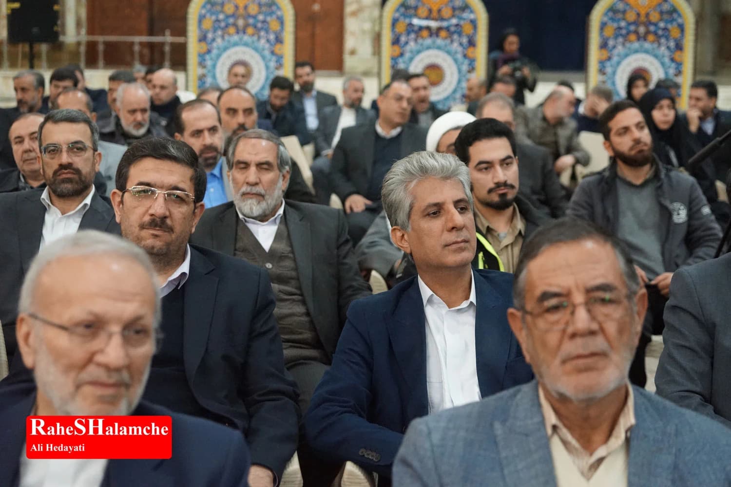 حاشیه مراسم تجدید میثاق نمایندگان مجلس با رهبر کبیر انقلاب در حرم امام خمینی +تصاویر 2 — تصویر 14