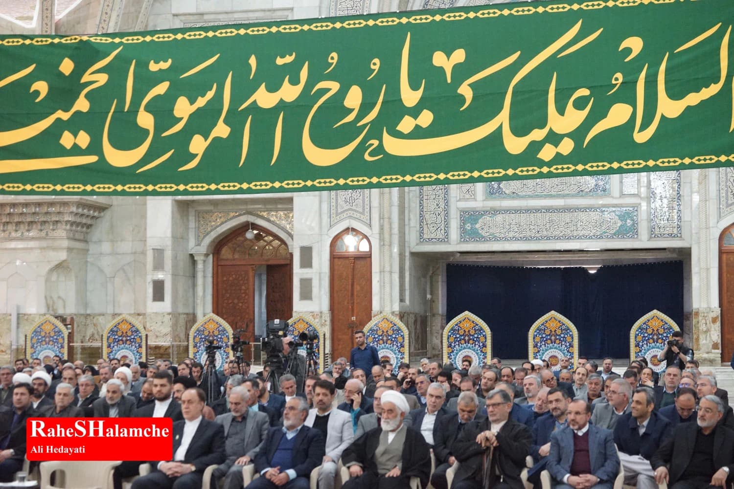 حاشیه مراسم تجدید میثاق نمایندگان مجلس با رهبر کبیر انقلاب در حرم امام خمینی +تصاویر 2 — تصویر 41