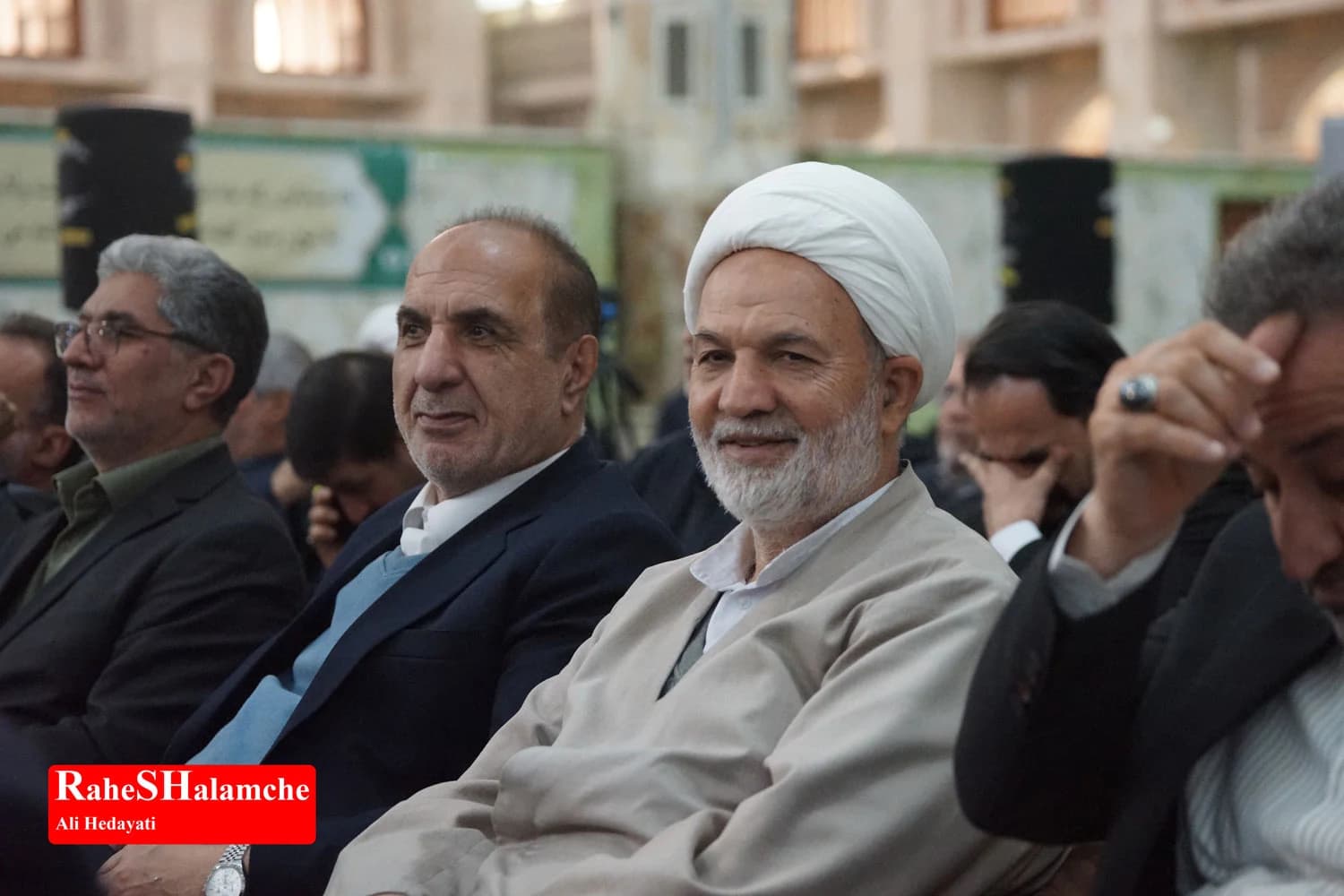 حاشیه مراسم تجدید میثاق نمایندگان مجلس با رهبر کبیر انقلاب در حرم امام خمینی +تصاویر 2 — تصویر 70