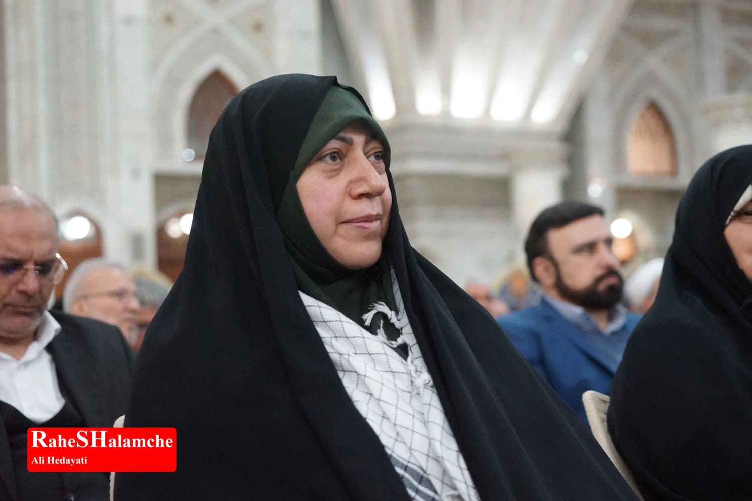 حاشیه مراسم تجدید میثاق نمایندگان مجلس با رهبر کبیر انقلاب در حرم امام خمینی +تصاویر 2 — تصویر 10