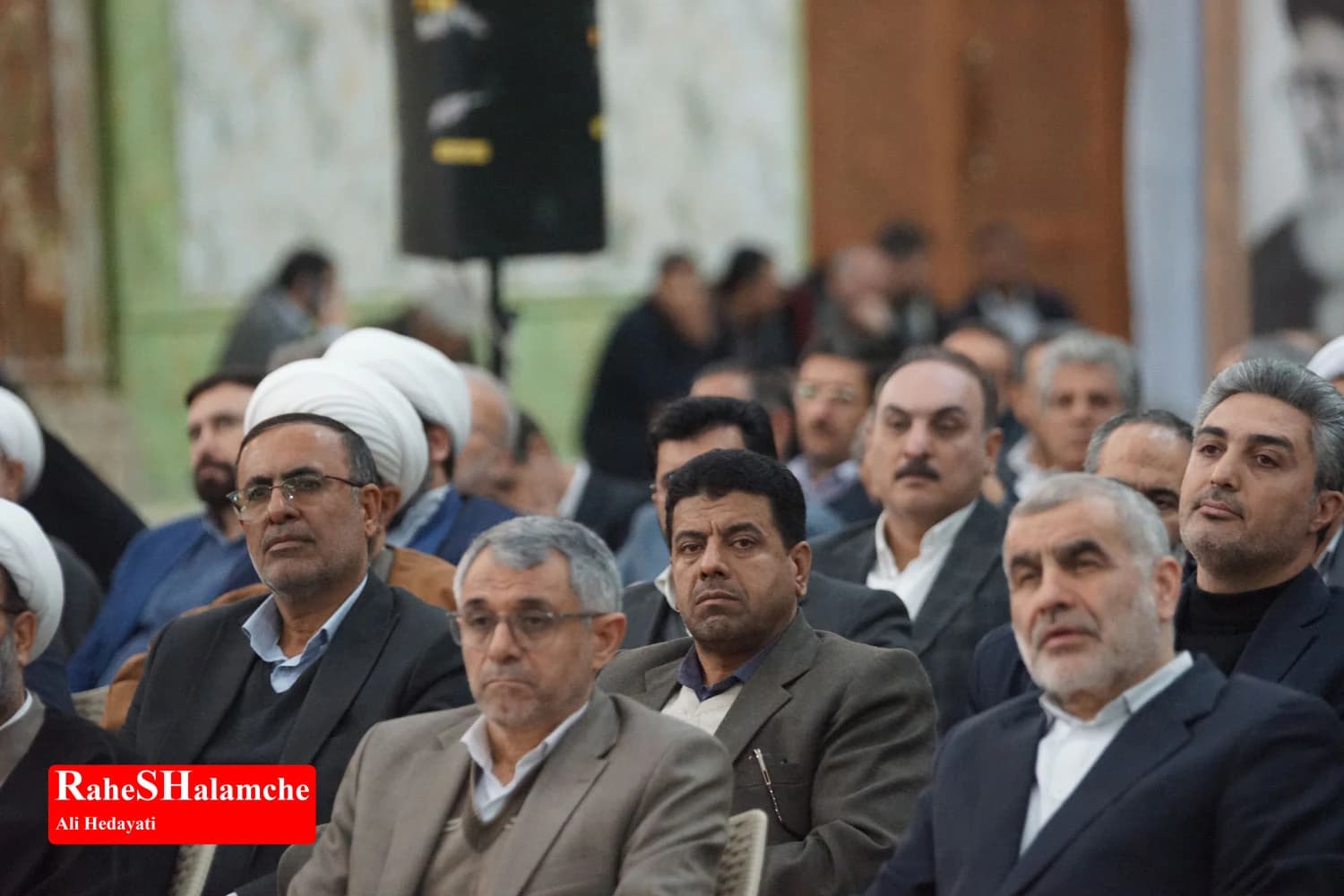 حاشیه مراسم تجدید میثاق نمایندگان مجلس با رهبر کبیر انقلاب در حرم امام خمینی +تصاویر 2 — تصویر 39