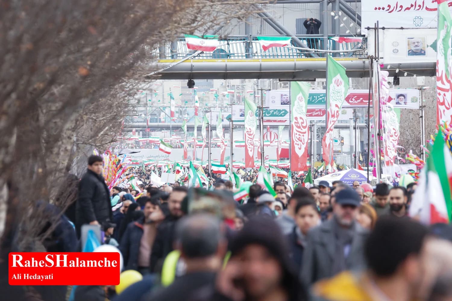 تاریخیترین، باشکوهترین و بینظیرترین راهپیمایی 22 بهمن برگزار شد +تصاویر 1 — تصویر 47