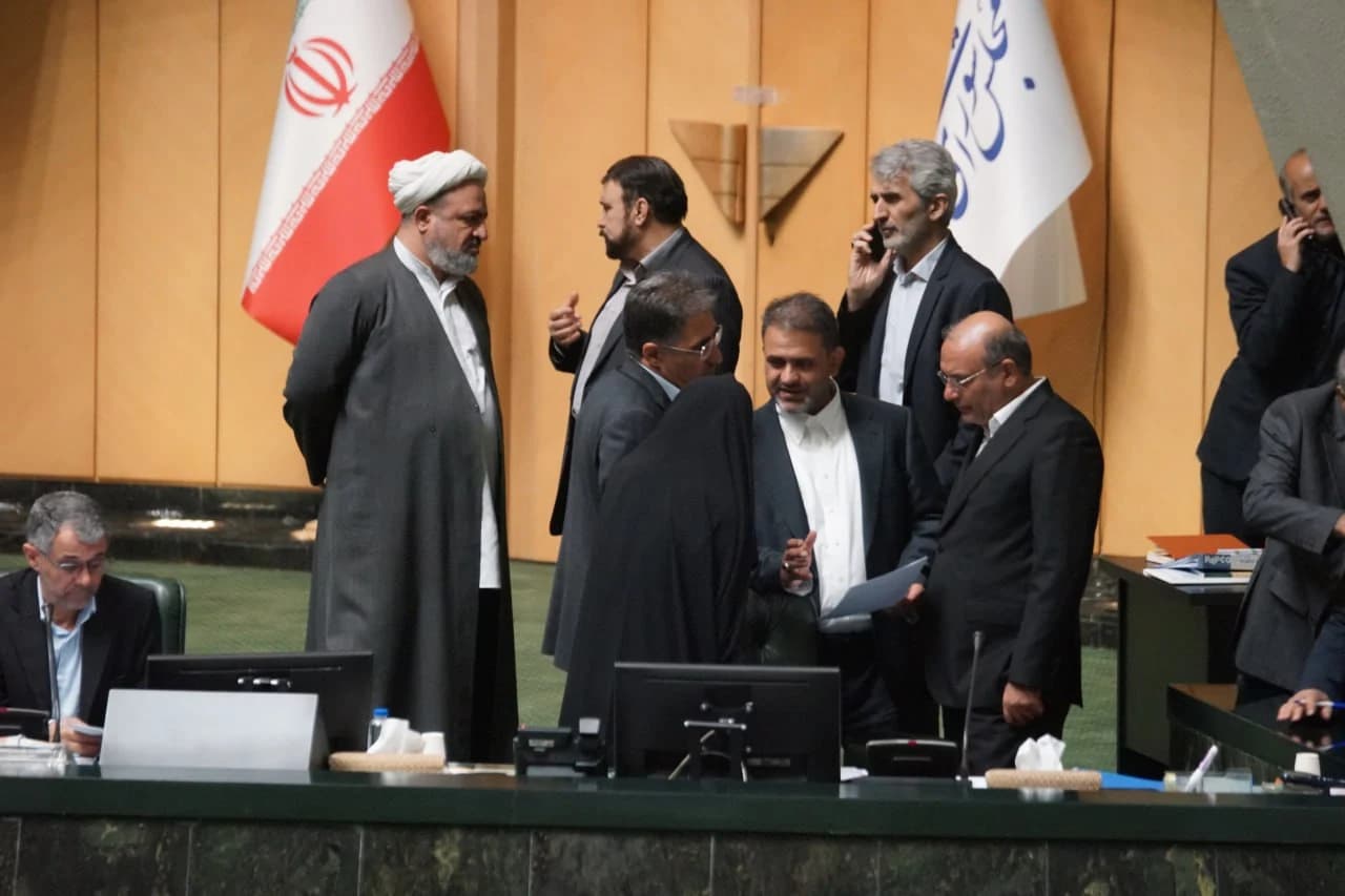 نشست علنی مجلس شورای اسلامی 15 مهر 404 — تصویر 9