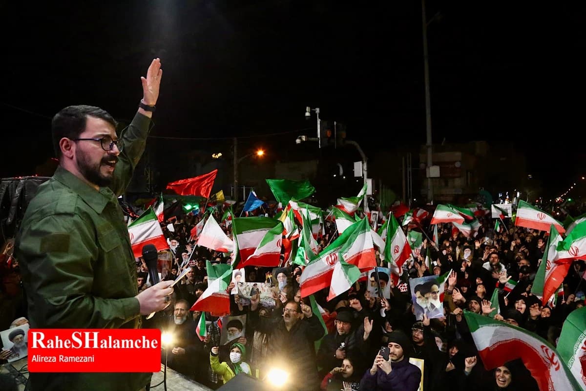 تجمع مردمی در خیابان پیروزی — تصویر 4